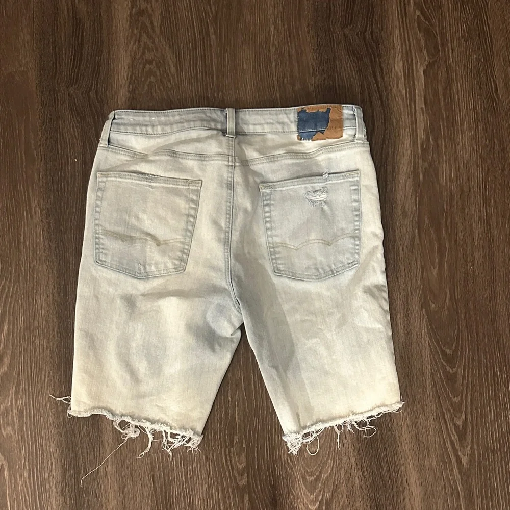 American Eagle Outfitters Light Blue Distressed Jean Shorts - Picture 4 of 4